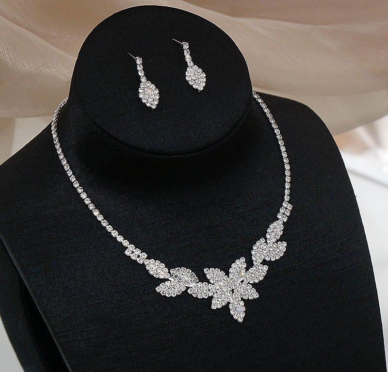 Flower Layered Necklace Set