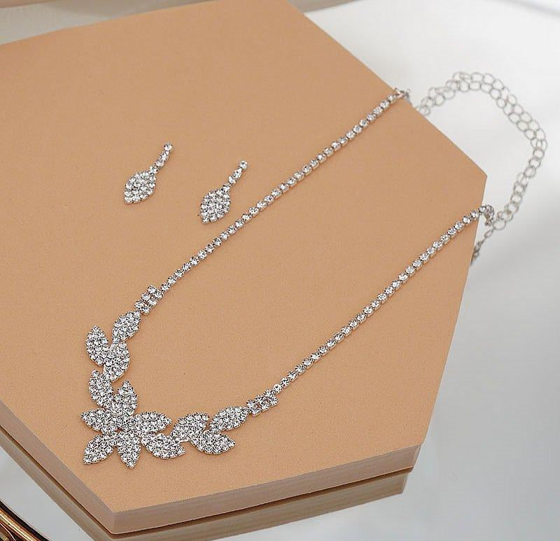 Flower Layered Necklace Set