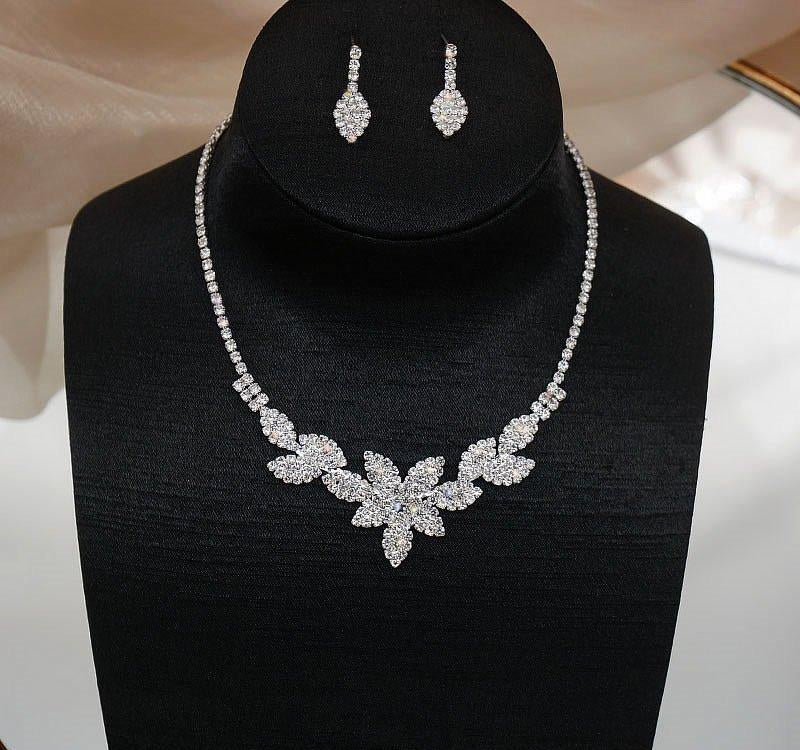 Flower Layered Necklace Set